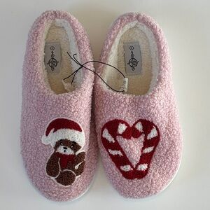 Sole Mates Cozy Pink Sherpa Slippers with Holiday Design 7 NWOT